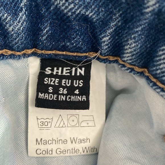 Shein ripped Jeans - Picture 3 of 4